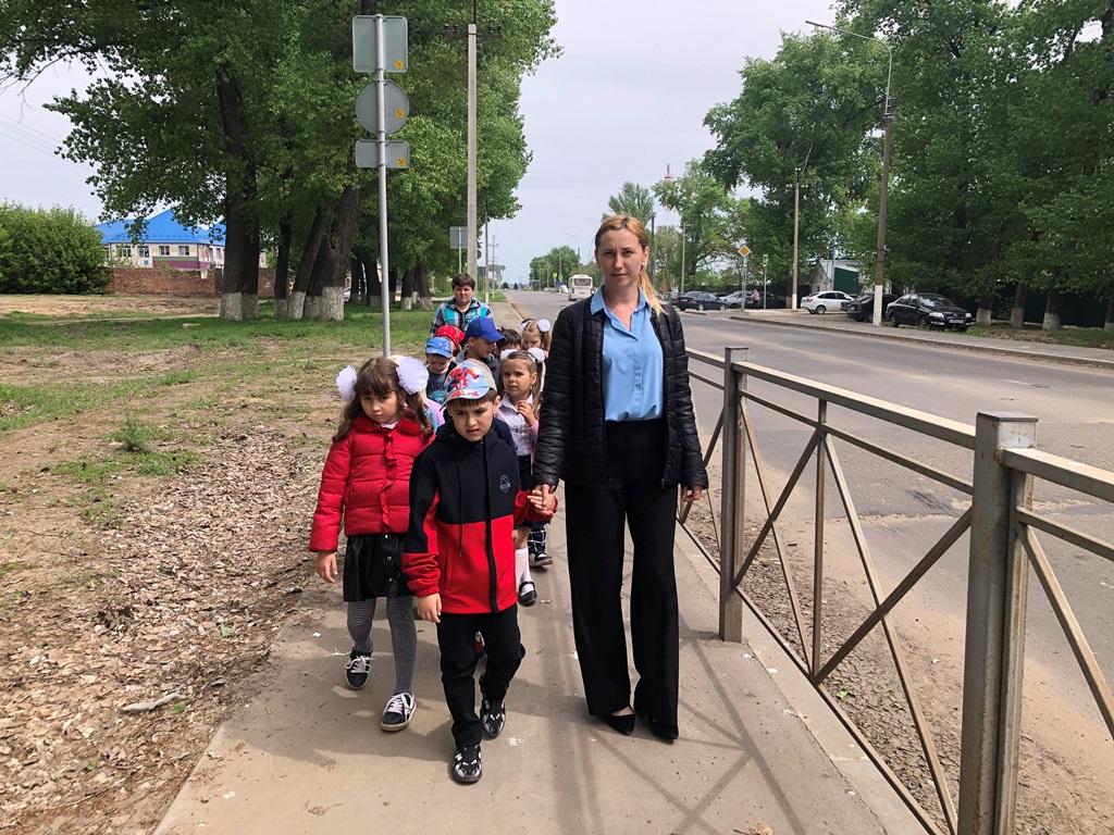 Экскурсия дошкольников к пешеходному переходу